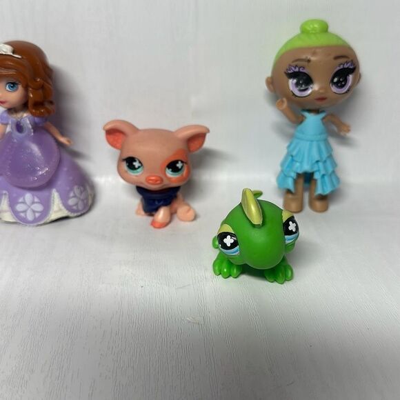 Lot of 7 Misc Mini Figurines Littlest Pet Shop Disney Sofia Shopkins Zuru - Picture 4 of 14